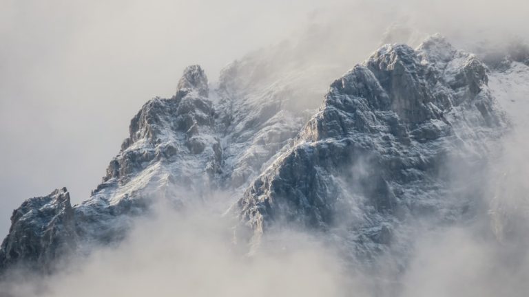 Exploring the World on a Shoestring: A Budget Traveler’s Guide to Outdoor Adventures